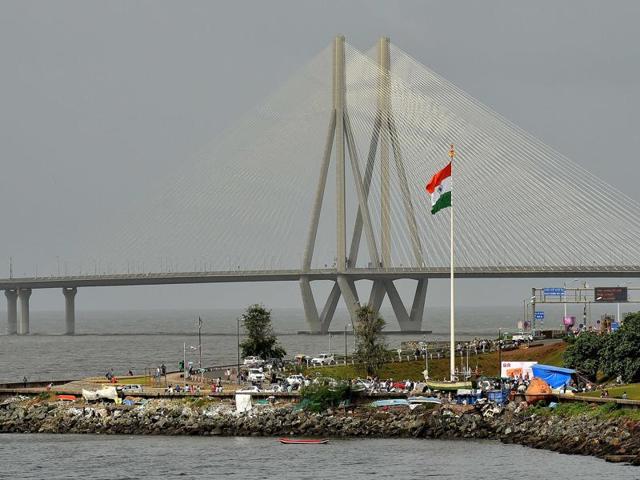 The Indian flag flutters against the backdrop of the Bandra-Worli Sea Link in Mumbai on Monday. (Vidya Subramanian/HT PHOTO) 