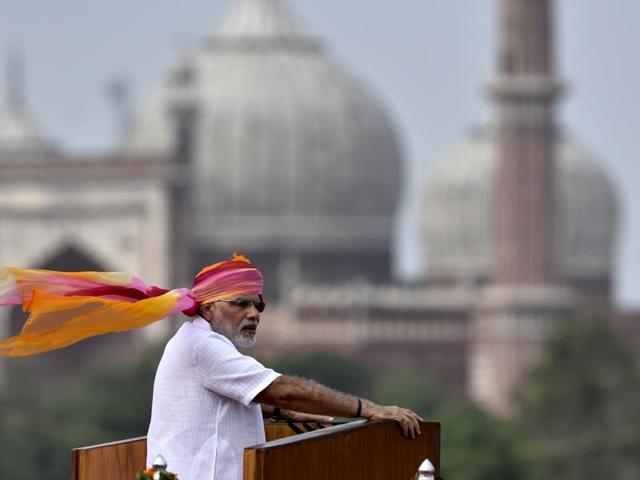 Prime Minister Narendra Modi has always made a statement with his turbans at the Independence Day speeches. This year, he chose a vibrant mix of red, saffron and pink to adorn his head for his appearance at Red Fort in New Delhi.  (Arvind Yadav/HT photo) 