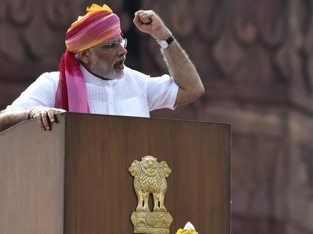 Prime Minister Narendra Modi addressing the nation on the occasion of Independence Day at Red Fort, New Delhi, August 15.(ARVIND YADAV/HT PHOTO)