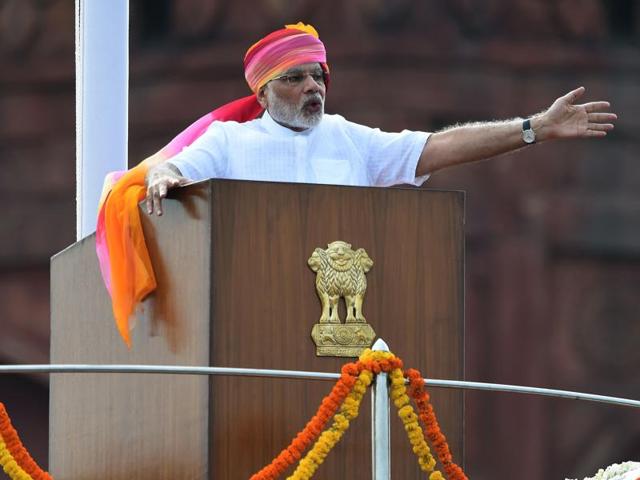 Prime Minister Narendra Modi gestures as he delivers his Independence Day speech from The Red Fort in New Delhi.(AFP Photo) Prime Minister Narendra Modi gestures as he delivers his Independence Day speech from The Red Fort in New Delhi.(AFP Photo)