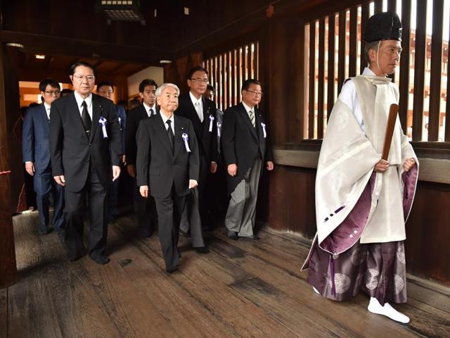 Worshippers release doves, wishing for the world's peace, at the Yasukuni Shrine in Tokyo.(AP)