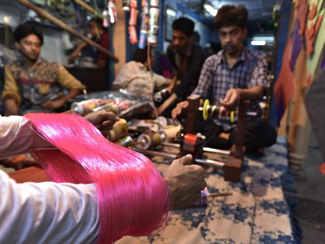 Plastic strings have now become popular and has found its way to kite seller’s shops. Not only for the birds, but they pose a threat to humans as well. A biker was found dead with his throat slit by a kite string on the Thakurdwara Flyover in old Ghaziabad on July 9, 2016. (Ajay Aggarwal/HT PHOTO)