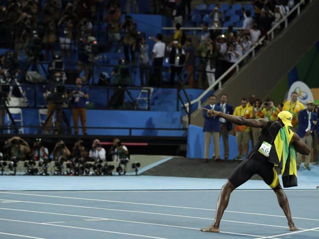 The signature pose soon followed... (AP photo)