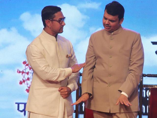 Aamir Khan, CM Devendra Fadnavis at Satyamev Jayate Water Cup Awards in YB Chavan Auditorium on Monday.(Pramod Thakur/HT photo)