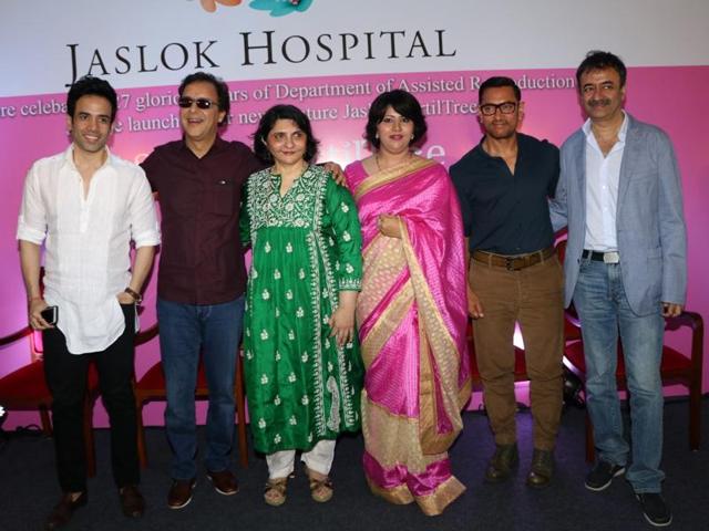 Actor Tusshar Kapoor, filmmaker Vidhu Vinod Chopra, Dr Firuza Parikh, Dr Tarang Gianchandani, actor Aamir Khan and filmmaker Rajkumar Hirani during the launch of Jaslok hospital`s new wing Jaslok Fertility Tree, in Mumbai. (IANS)