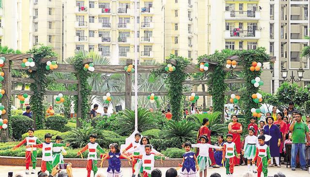 At Purvanchal Silvercity II in Phase I and II, Greater Noida, RWA president Vishal Sharma hoisted the national flag. This was followed by a colourful programme by children. (HT Photo) At Purvanchal Silvercity II in Phase I and II, Greater Noida, RWA president Vishal Sharma hoisted the national flag. This was followed by a colourful programme by children. (HT Photo)