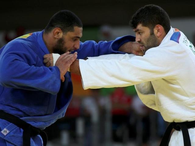 Judoka Islam El Shehaby of Egypt (left) had refused to shake hands with Or Sasson of Israel after losing to him last week in Rio.(REUTERS)