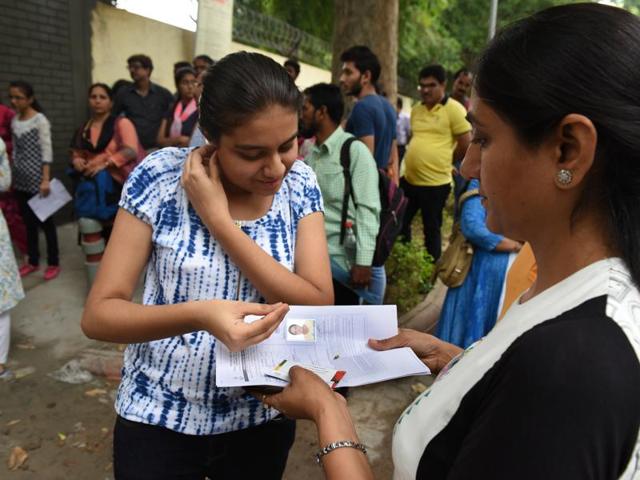 Tough or easy? Students give their verdict on AIPMT retest - Hindustan Times