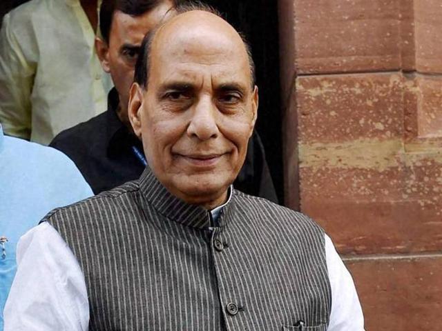 Special Operation Group of Jammu and Kashmir Police personnel move through Nowhatta in Srinagar during an encounter with the militants on Monday. In the wake of recent militant attacks and the Kashmir unrest, the home minister sought a review of security measures.(PTI Photo)