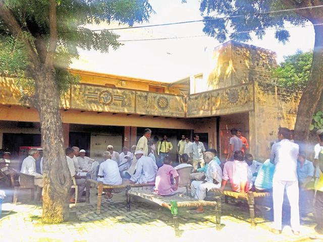 Villagers assemble at the couple’s house after the murder last week in Badalpur. The accused, Pramod (45), allegedly strangulated the couple on the night of August 1 with the help of his servant Salman.(HT Photo)