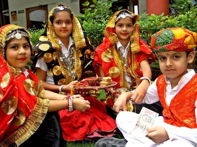 Clad in traditional dresses, students of Model School, Sector 4, Rohtak performing the Raksha Bandhan Day on Wednesday. (Manoj Dhaka/HT Photo)