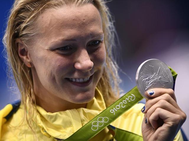 Can you spot the gold flecks on Swedish swimmer Sarah Sjostrom’s navy manicure? (Pinterest) 