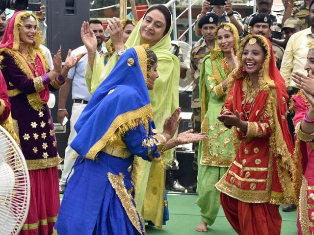 Harsimrat Badal dancing with the girls at Attari-Wagah border on Wednesday. (Gurpreet Singh/HT Photo)