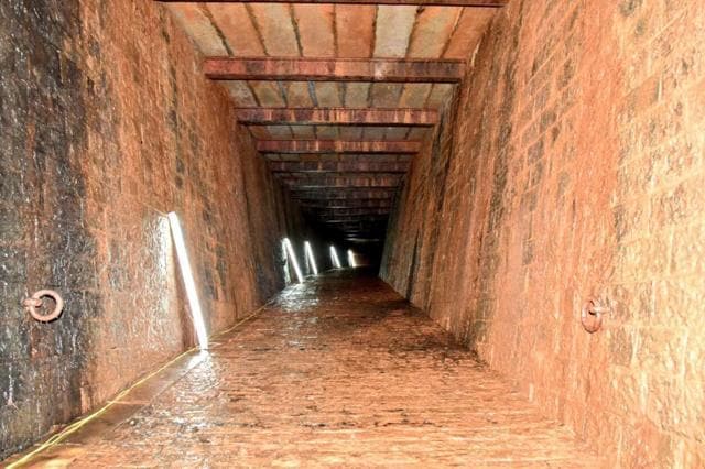 The entrance of the bunker lead to a ramp that opens onto a passageway. Small and medium-sized rooms open onto this passageway. There are 13 rooms in all. (Devendra Fadnavis Twitter account)