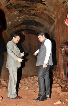 The governor and the chief minister discuss the finer aspects of the bunker discovered under Raj Bhavan at Malabar Hill. The building served as the official residence for British governors after 1885, and it is conceivable that the bunker was built after that year. (Devendra Fadnavis Twitter account)