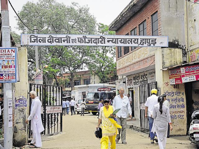A scene outside the court, where the woman is fighting her case.(SAKIB ALI/ HT)