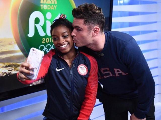 Four-time Olympic gold medallist Simone Biles finally met her celebrity crush Zac Efron.(TWITTER)