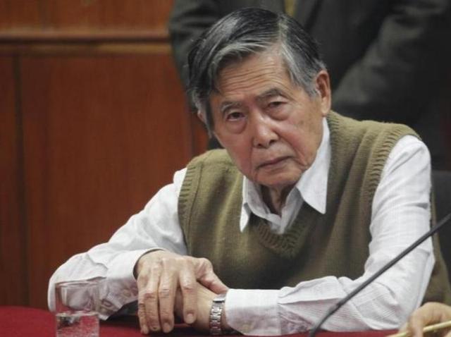 Peru’s former President Alberto Fujimori listens to the judge’s verdict about his sentence in prison, in Lima October 29, 2013. (Reuters File Photo)