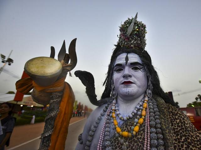 Looks majestic, doesn’t he? An artist dressed as Lord Shiva poses for a photograph.  (Raj K Raj/HT Photo) 