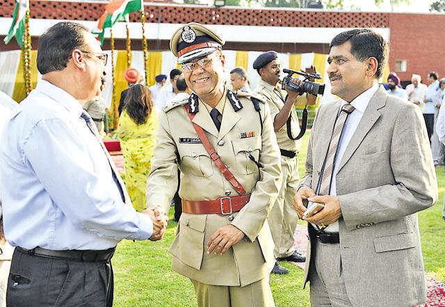 Haryana DGP KP Singh shaking hands with a guest while state home secretary Ram Niwas looks on during the ‘At Home’ function at Haryana Raj Bhawan in Chandigarh on Tuesday. (Sanjeev Sharma/HT Photo) Haryana DGP KP Singh shaking hands with a guest while state home secretary Ram Niwas looks on during the ‘At Home’ function at Haryana Raj Bhawan in Chandigarh on Tuesday. (Sanjeev Sharma/HT Photo)