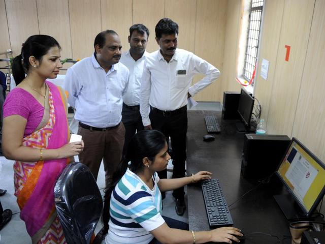 The Gautam Budh Nagar transport department on Tuesday started online test to issue learner driver’s licence. (Sunil Ghosh/HT Photo) The Gautam Budh Nagar transport department on Tuesday started online test to issue learner driver’s licence. (Sunil Ghosh/HT Photo)