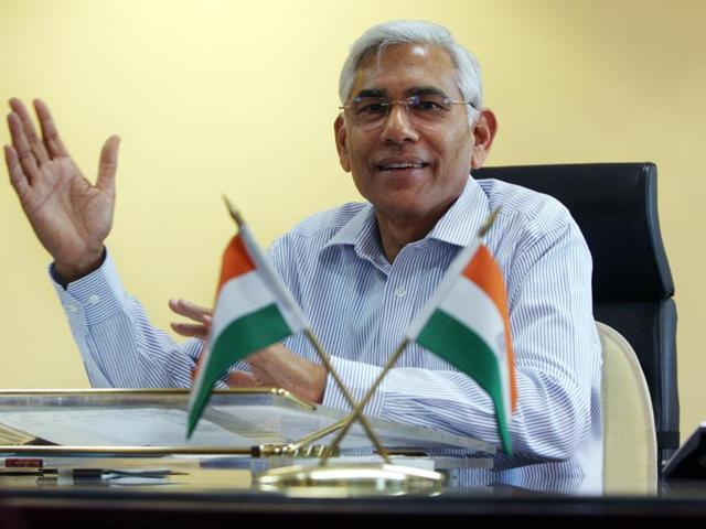Banks Board Bureau chairman Vinod Rai has said The proposed consolidation of public sector banks will not take place purely on merit but will be influenced by extraneous factors including the political environment.(HT File Photo) Banks Board Bureau chairman Vinod Rai has said The proposed consolidation of public sector banks will not take place purely on merit but will be influenced by extraneous factors including the political environment.(HT File Photo)