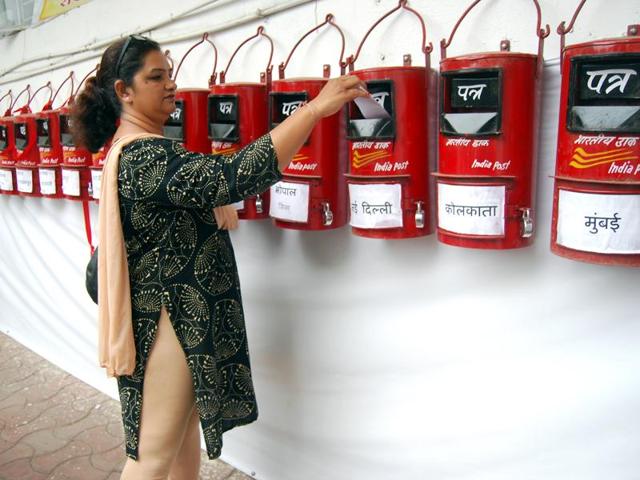 A woman shops for ‘Rakhi’ ahead of the Raksha Bandhan festival in Jammu on August 16, 2016. Given the tensions between India and Pakistan, siblings split across the border are sending their Rakhis via neutral countries like UK and Saudi.(Nitin Kanotra/HT Photo) A woman shops for ‘Rakhi’ ahead of the Raksha Bandhan festival in Jammu on August 16, 2016. Given the tensions between India and Pakistan, siblings split across the border are sending their Rakhis via neutral countries like UK and Saudi.(Nitin Kanotra/HT Photo)