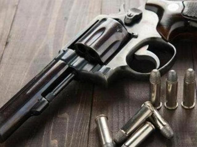 An autopsy shows the 18-year-old shot and killed last month by a Chicago police officer during a chase was hit on the right side of his back. (Representational Image: Shutterstock) An autopsy shows the 18-year-old shot and killed last month by a Chicago police officer during a chase was hit on the right side of his back. (Representational Image: Shutterstock)