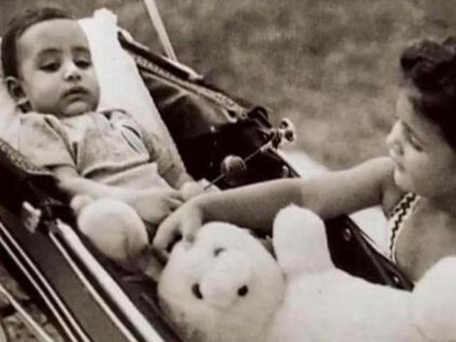 Amitabh Bachchan tweeted this photo on Rakshabandhan. He captioned it, ‘Abhishek and Shweta.’ 