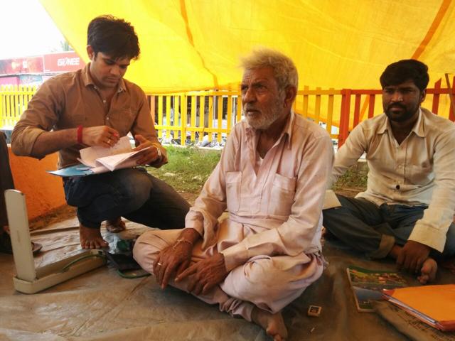 Piyush Sarvaiya (centre) sits on a hunger strike along with members of the Dalit community to press for their demands, including five acres of land for each Dalit person. (HT Photo) Piyush Sarvaiya (centre) sits on a hunger strike along with members of the Dalit community to press for their demands, including five acres of land for each Dalit person. (HT Photo)