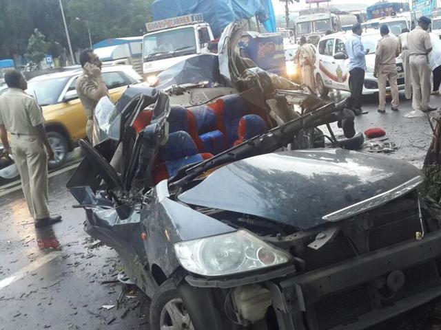 Five people including a female were killed when the car in which they were travelling veered out of control and hit a tree in Mumbai’s Vile Parle.(HT Photo)