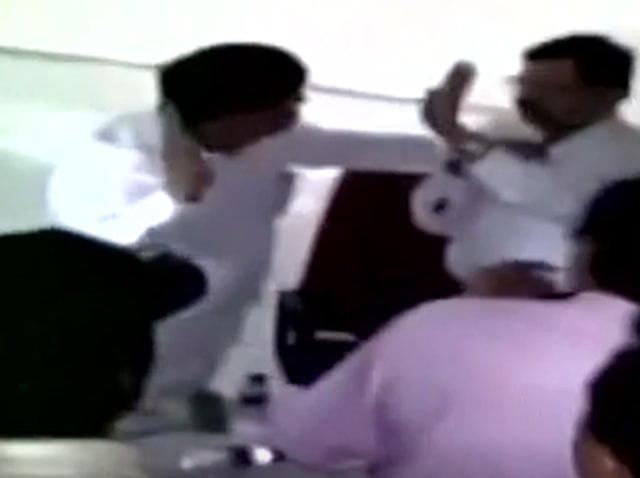 Suresh Lad, who was leading a delegation of villagers agitating against land acquisition by a private company that is to lay a gas pipeline, resorted to manhandling and slapped the deputy collector and an official from the company.(Video grab)