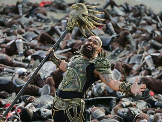 The first look of Tamil period film Kaashmora’s poster was unveiled on Thursday.(Twitter/Kaashmora)