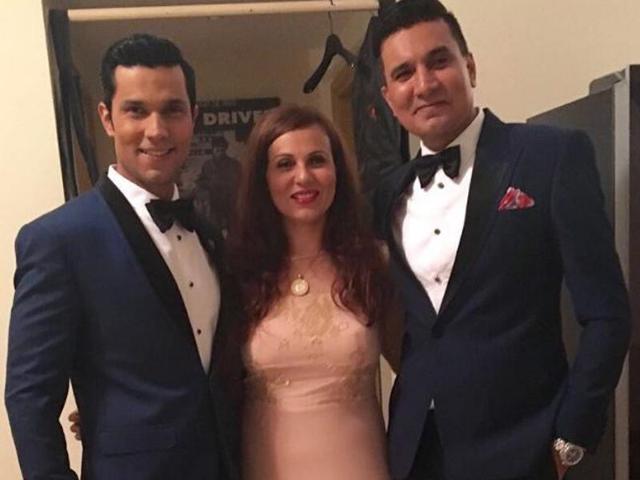 Randeep Hooda with sister Anjali and brother Sandeep Hooda. (Twitter) 