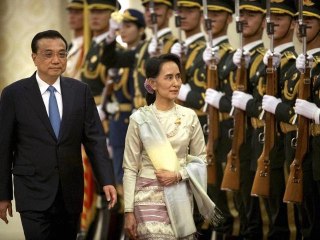 Myanmar’s State Counsellor Aung San Suu Kyi (left) and Chinese Premier Li Keqiang talk during a signing of agreements ceremony at the Great Hall of the People in Beijing on Thursday. (Reuters) Myanmar’s State Counsellor Aung San Suu Kyi (left) and Chinese Premier Li Keqiang talk during a signing of agreements ceremony at the Great Hall of the People in Beijing on Thursday. (Reuters)