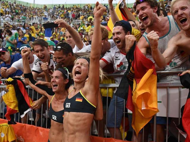 Brazil will face Germany's Kira Walkenhorst (left) and Laura Ludwig in the final at the Beach Volley Arena in Rio de Janeiro on Thursday. (AFP)