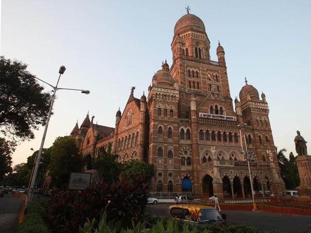 Acting on Fadnavis’ initial orders, the BMC took over 120 of the 216 plots from private organisations (HT File Photo) Acting on Fadnavis’ initial orders, the BMC took over 120 of the 216 plots from private organisations (HT File Photo)