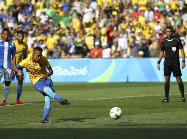 Luan then added another in the 79th minute before being upended by a Honduras defender to win a penalty late into the match. Neymar rolled it into the bottom corner to close the night 6-0 in favour of Brazil. (REUTERS)