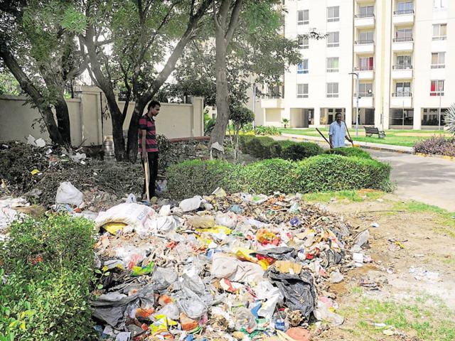 Direction to maintain cleanliness comes as Gurgaon tries to better ranking in the latest survey.(Parveen Kumar/HT Photo) Direction to maintain cleanliness comes as Gurgaon tries to better ranking in the latest survey.(Parveen Kumar/HT Photo)