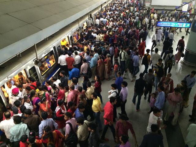 A crowd at Rajiv Chowk Metro Station on Thursday. (Saumya Khandelwal/Hindustan Times) A crowd at Rajiv Chowk Metro Station on Thursday. (Saumya Khandelwal/Hindustan Times)