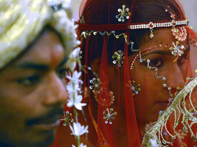 A Pakistani Hindu bride (R) and a groom attend a mass wedding ceremony in Karachi on January 24, 2016. (AFP) A Pakistani Hindu bride (R) and a groom attend a mass wedding ceremony in Karachi on January 24, 2016. (AFP)