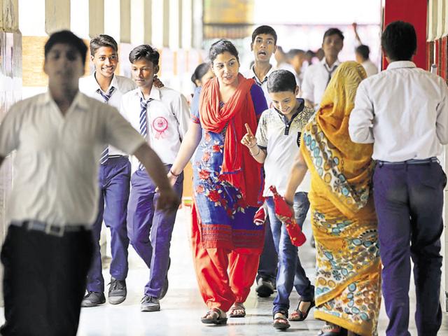 There are 1,100 government schools in Delhi. There is a shortage of teaching staff as well. (Sanchit Khanna/HT Photo) There are 1,100 government schools in Delhi. There is a shortage of teaching staff as well. (Sanchit Khanna/HT Photo)