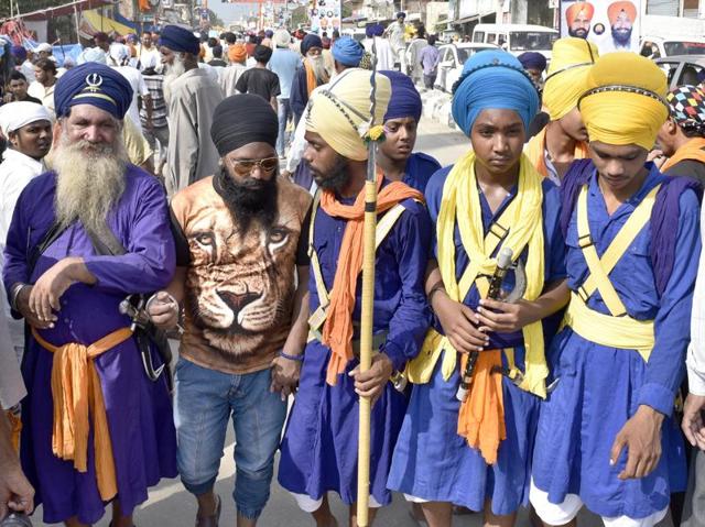 Nihang Sikhs among the crowds at the Rakhar Punia fair at Baba Bakala in Amritsar district on Thursday. (Gurpreet Singh/HT Photo)