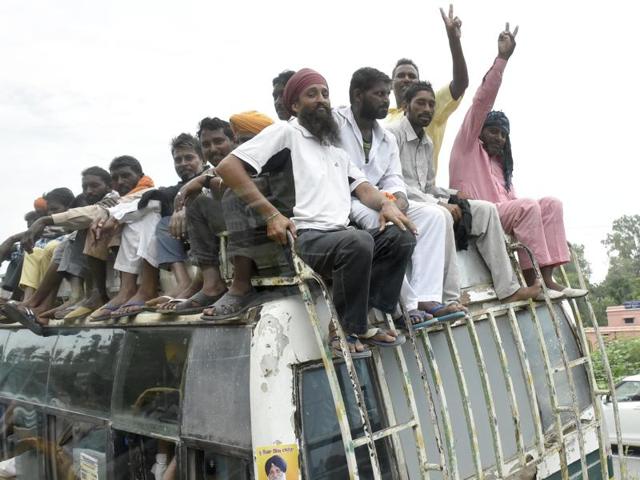 People reaching the Rakhar Punia fair at Baba Bakala in Amritsar district on Thursday. (Gurpreet Singh/HT Photo)