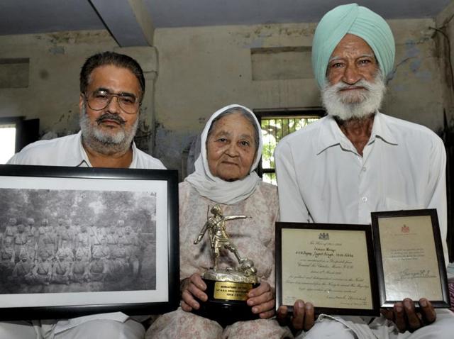 (From right) Gurcharan Singh and Gurcharan Kaur with their son. (Ravi Kumar/HT Photo) (From right) Gurcharan Singh and Gurcharan Kaur with their son. (Ravi Kumar/HT Photo)