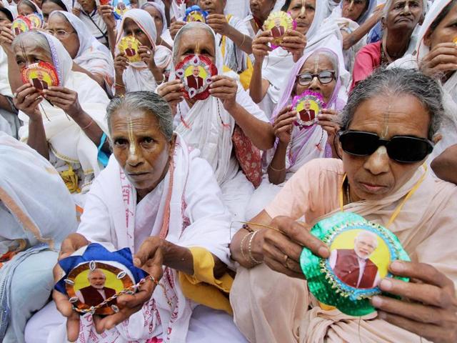 Hundreds of widows hold rakhis during Raksha Bandhan celebrations at Gopinath Temple in Vrindavan. (PTI) Hundreds of widows hold rakhis during Raksha Bandhan celebrations at Gopinath Temple in Vrindavan. (PTI)