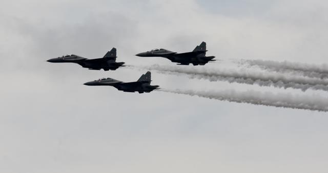 Three Sukhoi-30 fighter jets flying towards Pasighat ALG. (HT photo)