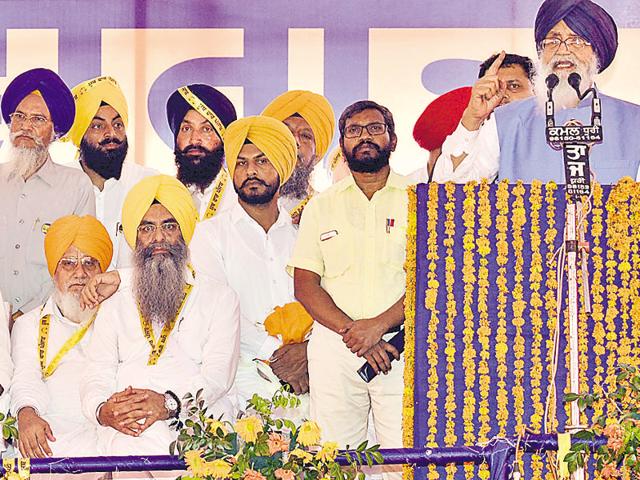 Punjab chief minister Parkash Singh Badal addressing a rally during Rakhar Punia Da Mela at Baba Bakala near Amritsar on Thursday. (Gurpreet Singh/HT Photo) Punjab chief minister Parkash Singh Badal addressing a rally during Rakhar Punia Da Mela at Baba Bakala near Amritsar on Thursday. (Gurpreet Singh/HT Photo)
