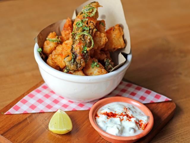 The fritto misto is a lacklustre mixed bowl of seafood, accompanied by a chunky Italian tartare sauce that resembles badly made tzatziki. (Satyabrata Tripathy/ HT Photo )