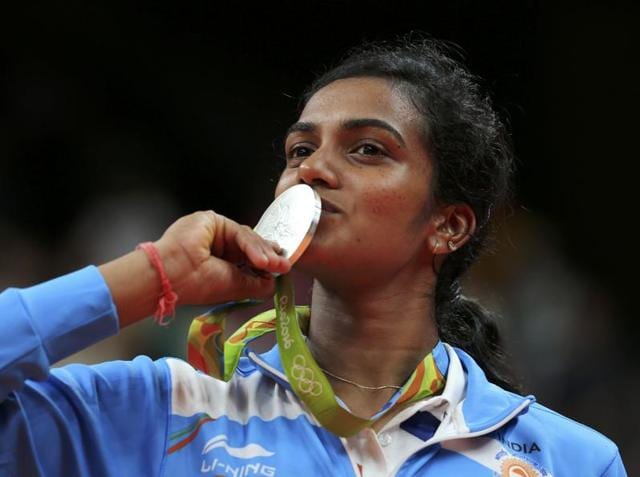 Silver medallist PV Sindhu of India poses kissing her medal.(REUTERS)